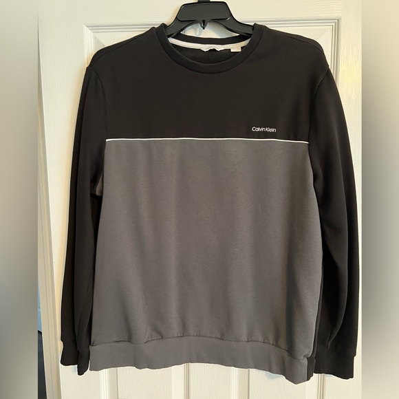 Calvin Klein Other - Mens - Calvin Klein sweatshirt in black/grey, size XL